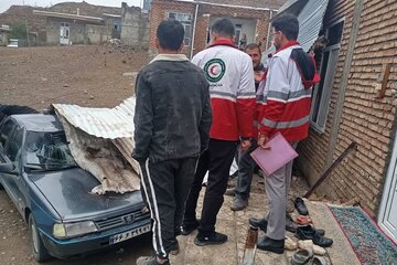 آب‌گرفتگی منازل ۱۵ خانوار در روستای زیارلو هوراند بر اثر بارندگی شدید