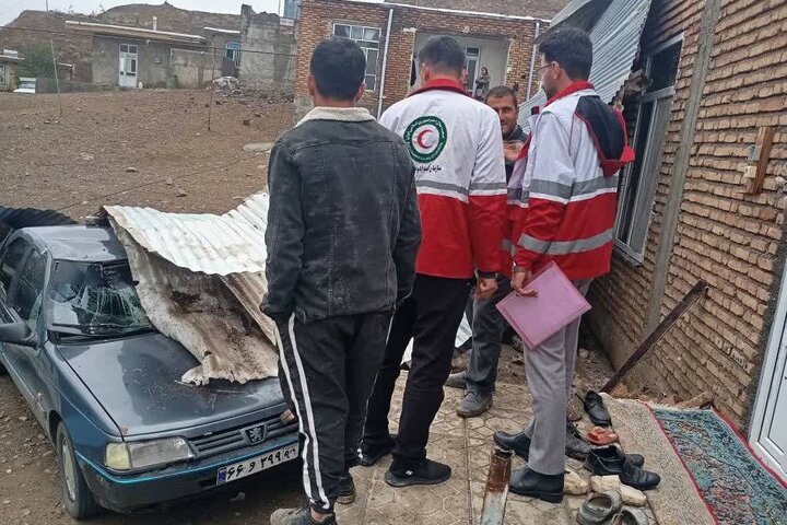 آب‌گرفتگی منازل ۱۵ خانوار در روستای زیارلو هوراند بر اثر بارندگی شدید