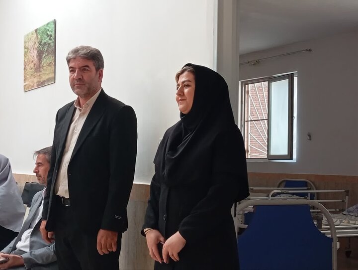 اینجا هنوز کسی منتظر است صدایش کنند