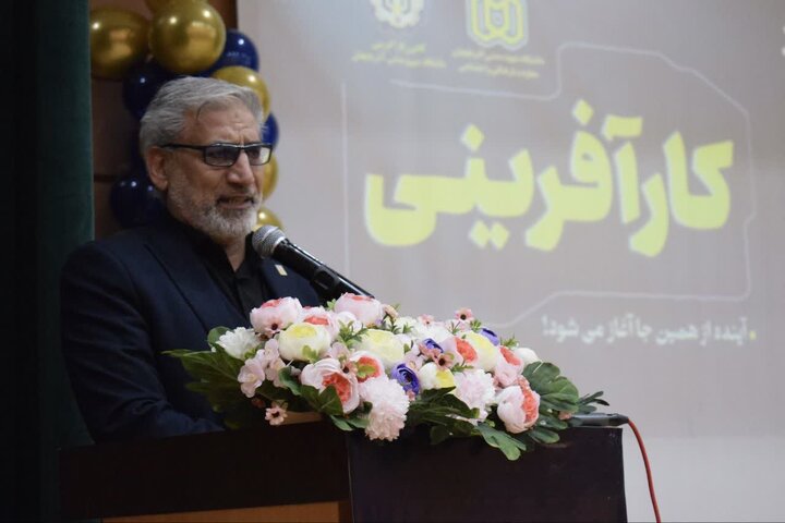 دانشگاه باید دانشجویان را برای شناسایی و حل مسائل واقعی جامعه توانمند کند