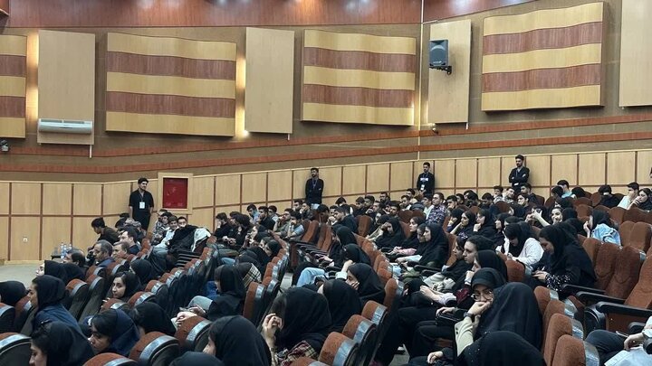 دانشگاه باید دانشجویان را برای شناسایی و حل مسائل واقعی جامعه توانمند کند