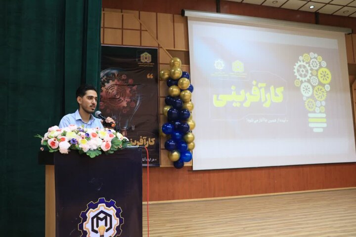 دانشگاه باید دانشجویان را برای شناسایی و حل مسائل واقعی جامعه توانمند کند