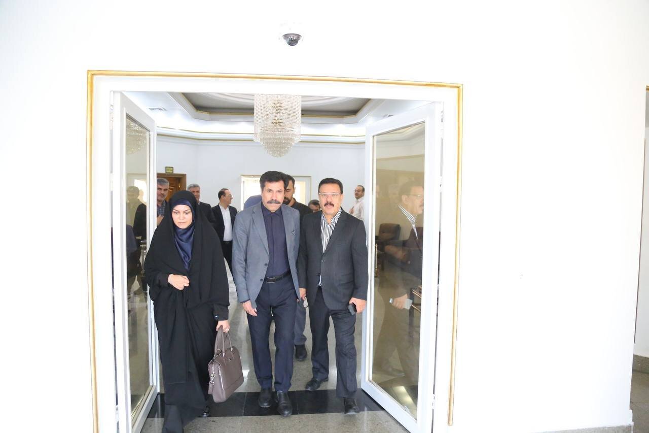 معاون رئیس‌جمهور برای بازدید از طرح‌های تولیدی و اقتصادی وارد آذربایجان شرقی شد