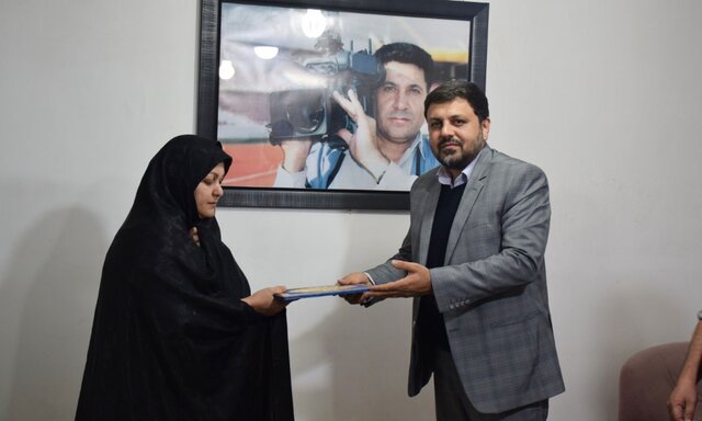 دیدار مدیرکل شبکه استانی دنا با خانواده شهید عبدیان