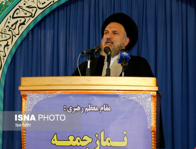 همه امام جمعه جدید یاسوج را بعنوان خدمتگزار مردم می شناسند