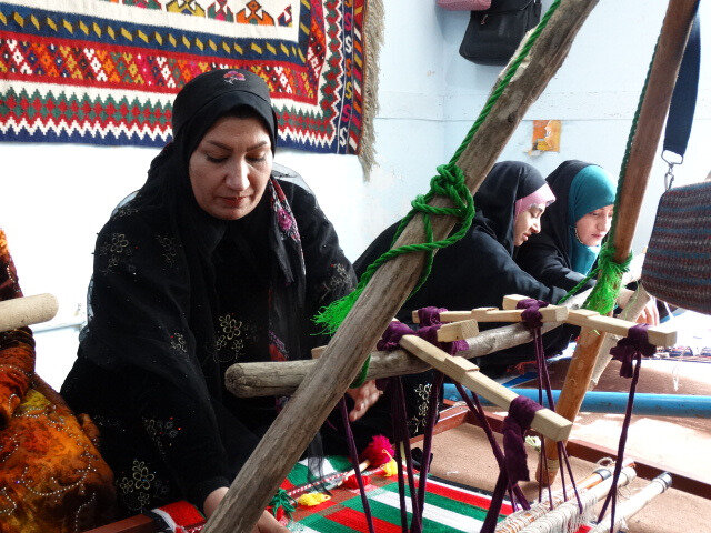 آموزش ۱۱۰۰ نفر در دورههای صنایع دستی طی سال ۹۸ آموزش ۱۱۰۰ نفر در دورههای صنایع دستی طی سال ۹۸