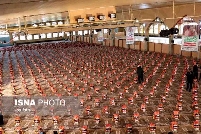 رزمایش توزیع ۲۵ هزار بسته معیشتی «کمک مومنانه» در یاسوج رزمایش توزیع ۲۵ هزار بسته معیشتی «کمک مومنانه» در یاسوج