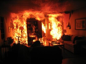 دردسر کوچه باریک برای اطفا حریق ساختمان قدیمی در ٢٠ متری منصور