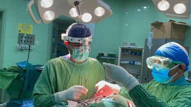 انجام جراحی نادر دیسک بین مهره ای در بیمارستان امام خمینی(ره) دهدشت