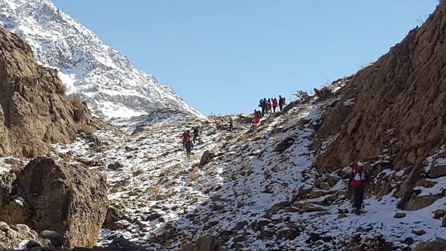نجات جان ۷ کوهنورد شیرازی گرفتار در ارتفاعات دنا 