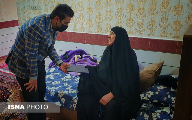 دیدار نوجوانان دهه هشتادی از خانوادههای شهدا در دهدشت