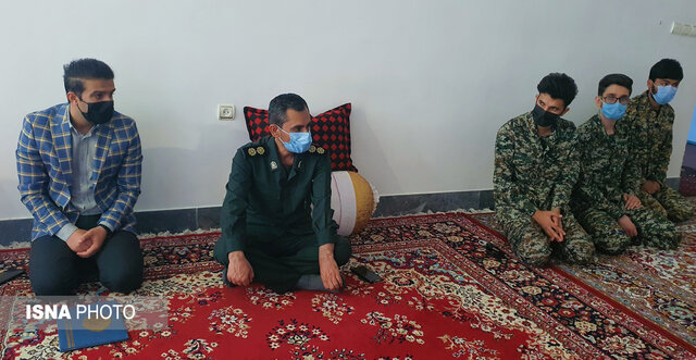 دیدار نوجوانان دهه هشتادی از خانوادههای شهدا در دهدشت