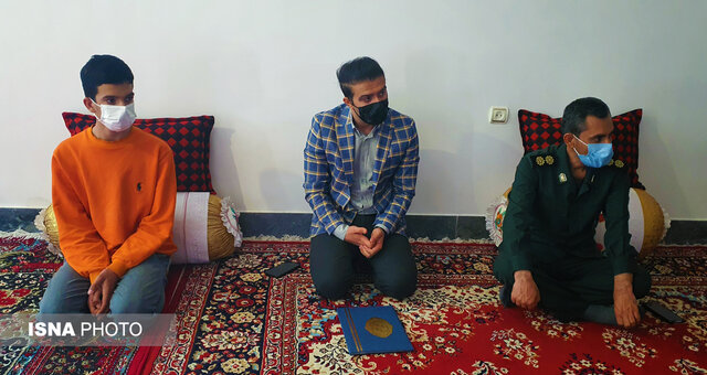 دیدار نوجوانان دهه هشتادی از خانوادههای شهدا در دهدشت