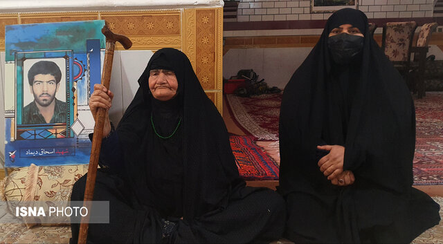 دیدار نوجوانان دهه هشتادی از خانوادههای شهدا در دهدشت