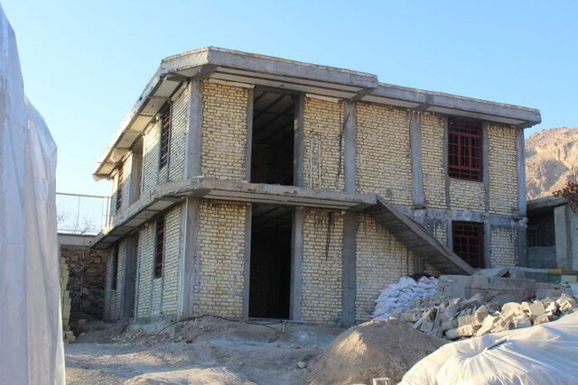 توزیع بیش از ۲۰۰هزار کیسه سیمان رایگان در مناطق زلزله زده دنا