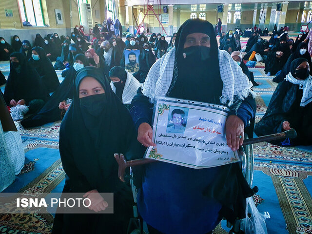 رونمایی از کتاب «اختران روشن» در دهدشت