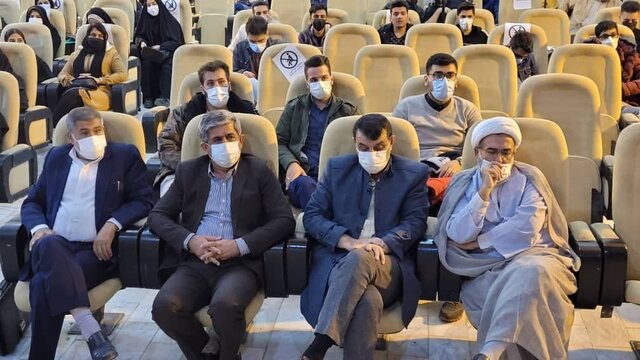 نشست رئیس دانشگاه اسلامی استان کهگیلویه و بویراحمد با دانشجویان منتخب به مناسبت ۱۶ آذر