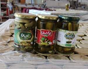 پلمب کارخانه تولیدی با ۴۰ هزار شیشه خیار شور با علامت جعلی استاندارد در یاسوج