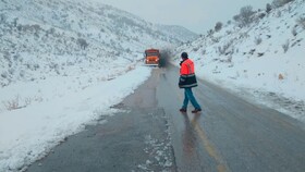 بارش برف در محورهای البرز/جاده آتشگاه مسدود شد