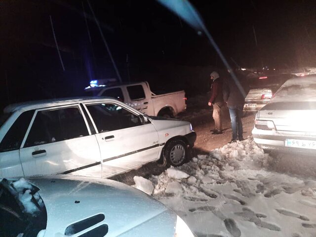 تصاویری از گرفتار شدن بیش از ۶۰خودرو در محور یاسوج_ چرام