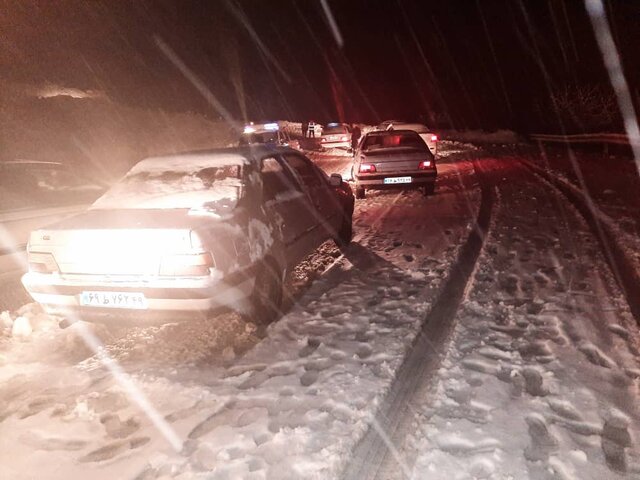 تصاویری از گرفتار شدن بیش از ۶۰خودرو در محور یاسوج_ چرام