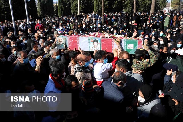 شهدا از آرمان‌های انقلاب اسلامی دفاع کردند