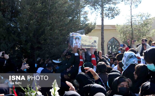 شهدا از آرمانهای انقلاب اسلامی دفاع کردند