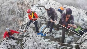 نجات جان مرد ۳۲ ساله در ارتفاعات خامی توسط امدادگران هلال احمر کهگیلویه و بویراحمد