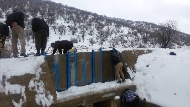 پاکسازی دریچه های ورودی سد شاه قاسم یاسوج پاکسازی دریچه های ورودی سد شاه قاسم یاسوج