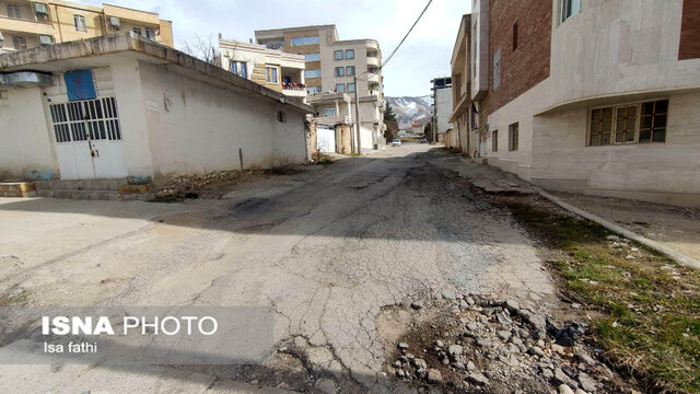 عکس از خیابان شهادتها واقعی است تعجب نکنید! خیابانهای یاسوج را ببینید...