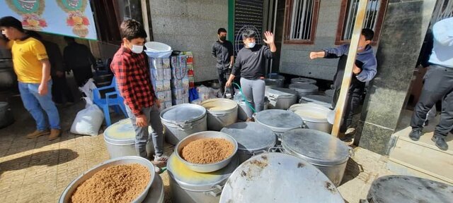 پخت ۷۲ دیگ غذای نذری در روز میلاد امام زمان (عج) در یاسوج