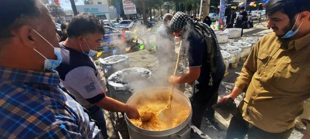 پخت ۷۲ دیگ غذای نذری در روز میلاد امام زمان (عج) در یاسوج