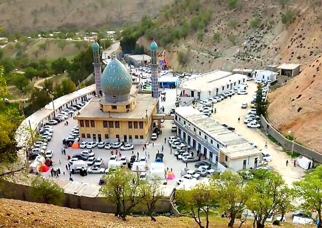 حضور بیش از ۳۰ هزار زائر در بقعه متبرکه امامزاده سید محمود(ع)شهرستان کهگیلویه