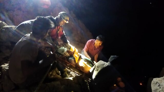 نجات جوان ۳۵ساله بویراحمدی توسط امدادگران جمعیت هلال احمر کهگیلویه و بویراحمد