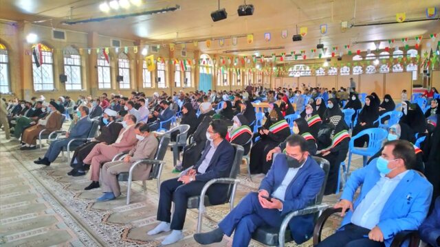 جوانان خود را برای تحول عظیم مد نظر رهبری آماده کنند