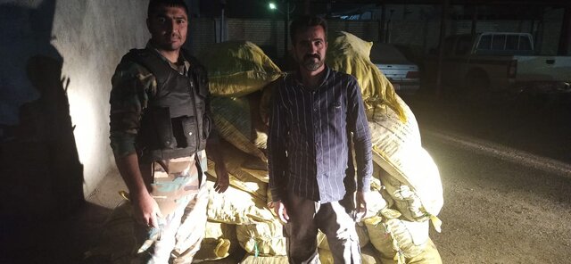 کشف ۲۵ گونی ذغال جنگلهای بلوط بویراحمد از سواری پراید