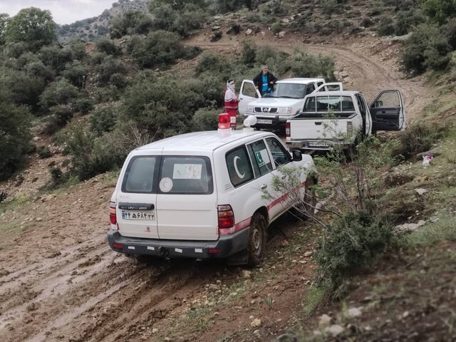 امدادرسانی بنیاد شهید کهگیلویه به خانواده شهید گرفتار در ییلاق کوهستانی