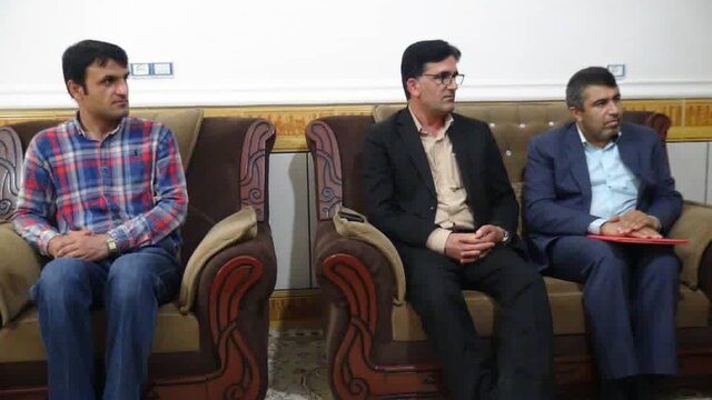 دیدار و تجلیل مدیرکل آموزش و پرورش کهگیلویه و بویراحمد از یک معلم بازنشسته فرهنگی