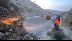 به دلیل ریزش شدید کوه، محور «پاتاوه-دهدشت» مسدود شد