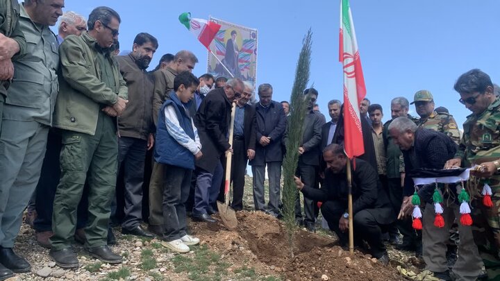 کاشت ۶۰۰ اصله نهال در شهرستان بویراحمد مصادف با روز جمهوری اسلامی