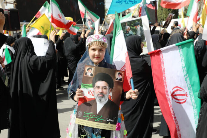سیل جمعیت در خیابانهای یاسوج در اربعین شهادت رهبر انقلاب