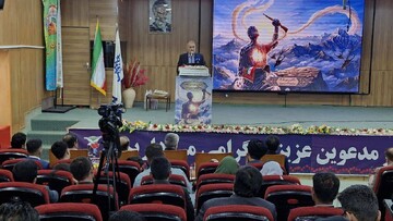 هیچ زبانی غیر از هنر نمی‌تواند حماسه‌های امروز را برای آیندگان تعریف کند