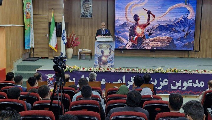 هیچ زبانی غیر از هنر نمی‌تواند حماسه‌های امروز را برای آیندگان تعریف کند