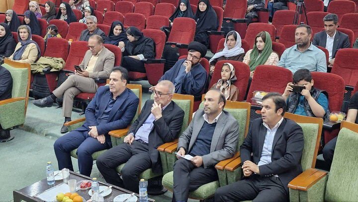 هیچ زبانی غیر از هنر نمیتواند حماسههای امروز را برای آیندگان تعریف کند