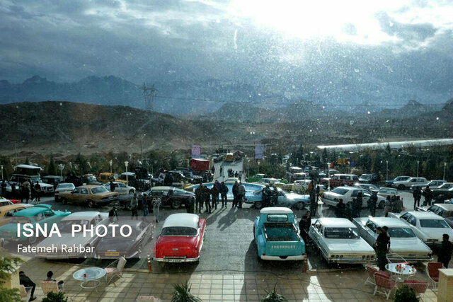 همایش مشترک خودروهای کلاسیک و سافاری در یزد برگزار شد