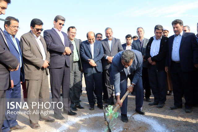 کلنگ‌زنی یک مدرسه خیری در روستای تاریخی فهرج یزد 