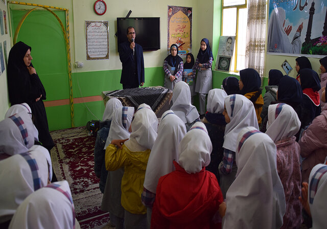 آموزش شهروندی در مدارس ابرکوه با حضور شهردار