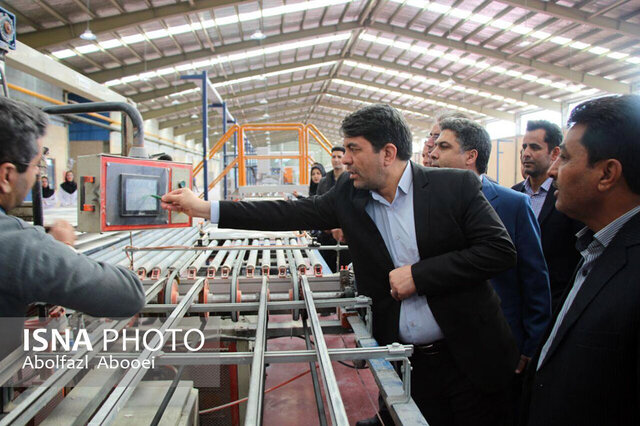 افتتاح یک واحد کاشی در مهریز با حضور استاندار یزد