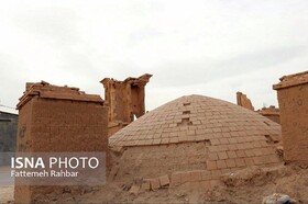 زخم‌های فراموشی بر بدنه‌ی آب‌انبار تاریخی روستای محمودی یزد 