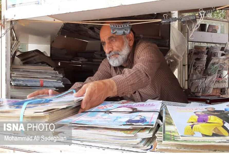 حال و هوای تنها دکه روزنامه بدون تنقلات و سیگار در استان یزد
